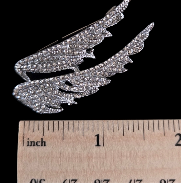 Beautiful Rhinestone Wings Brooch - Picture 3 of 3